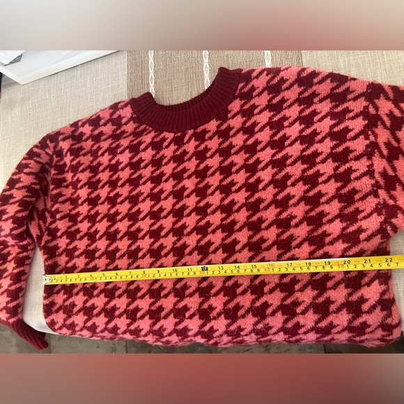 Ava & Via - pink & burgundy houndstooth sweater - Picture 8 of 10
